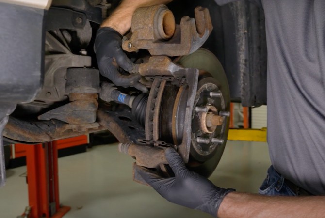 brake-system-inspection-checklist-inspect-brake-caliper