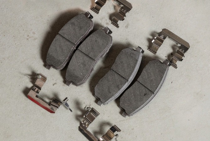 brake-pads-with-hardware-tip-2